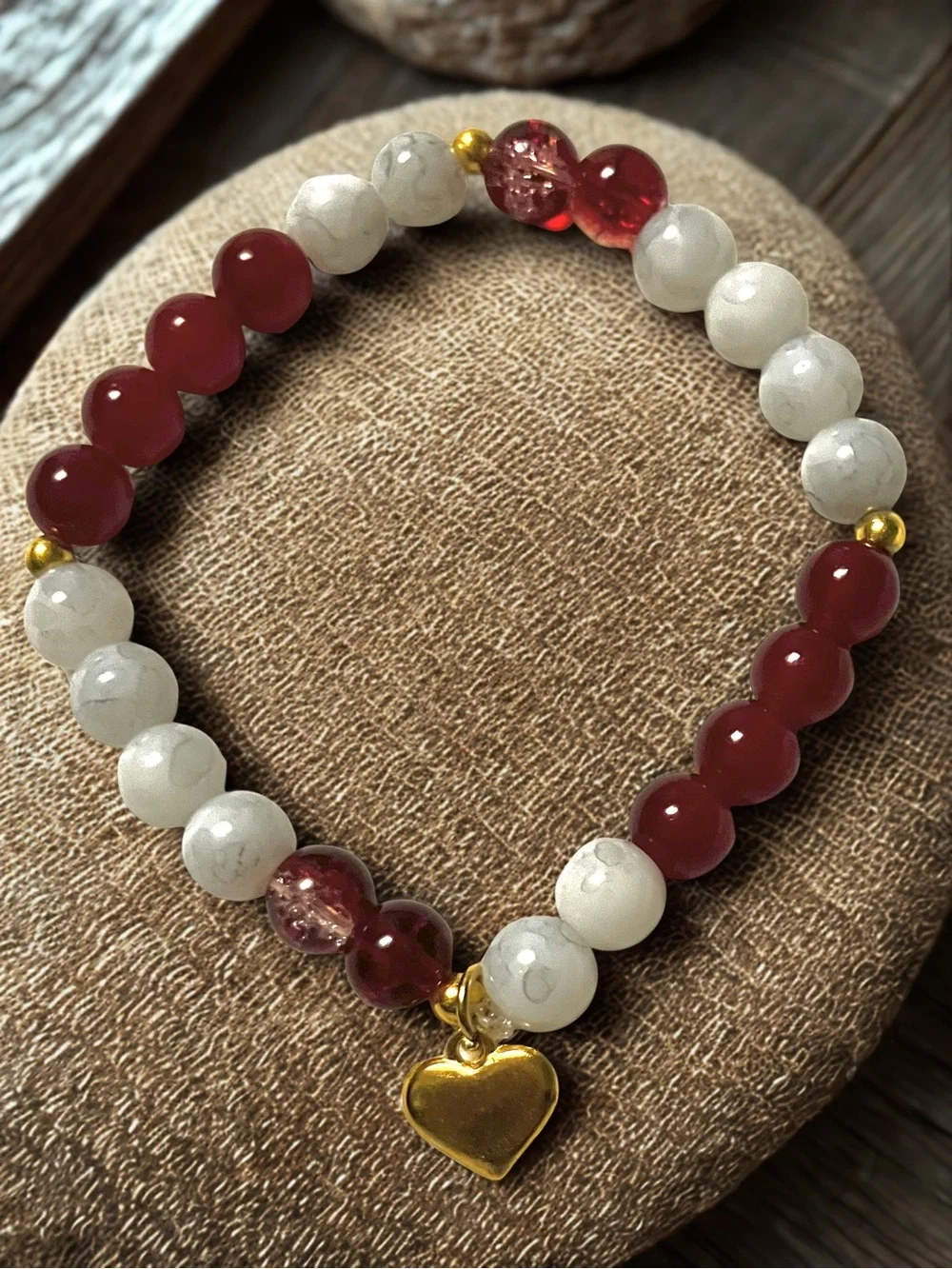 Rubys Queen of hearts handcrafted bracelet - Picture 2 of 4